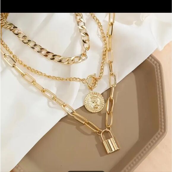 🆕📿3-Layer Chain Link, Coin, Lock Necklace - Picture 2 of 5